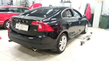 Volvo S60 2011 года, 256 350 км - вид 2