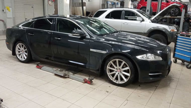 Jaguar XJ 2014 года, 121 939 км | VIN 71271 - вид 2