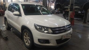 Volkswagen Tiguan 2013 года, 175 703 км - вид 2