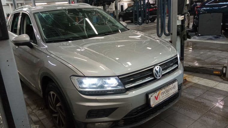 Volkswagen Tiguan 2018 года, 92 257 км - вид 2