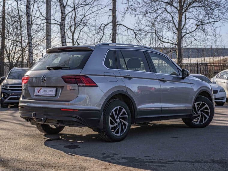 Volkswagen Tiguan 2018 года, 92 257 км - вид 2