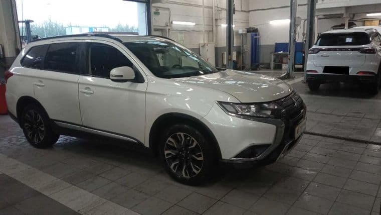 Mitsubishi Outlander, 2022 - вид 1