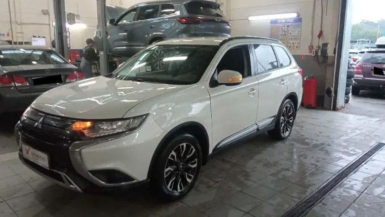 Mitsubishi Outlander, 2022