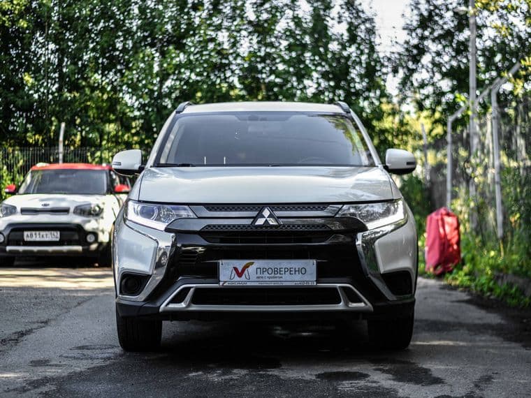 Mitsubishi Outlander, 2022 - вид 2