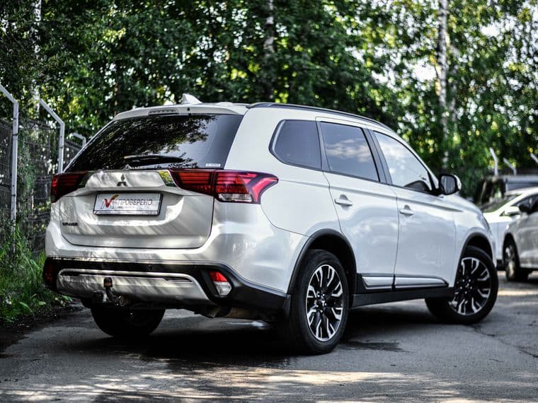 Mitsubishi Outlander, 2022 - вид 1