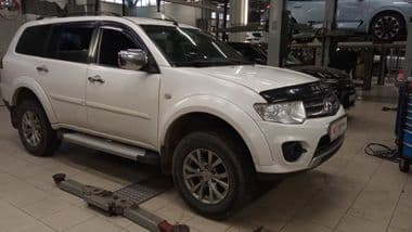 Mitsubishi Pajero Sport 2013 года, 239 222 км - вид 2