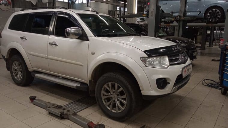 Mitsubishi Pajero Sport, 2013 - вид 1