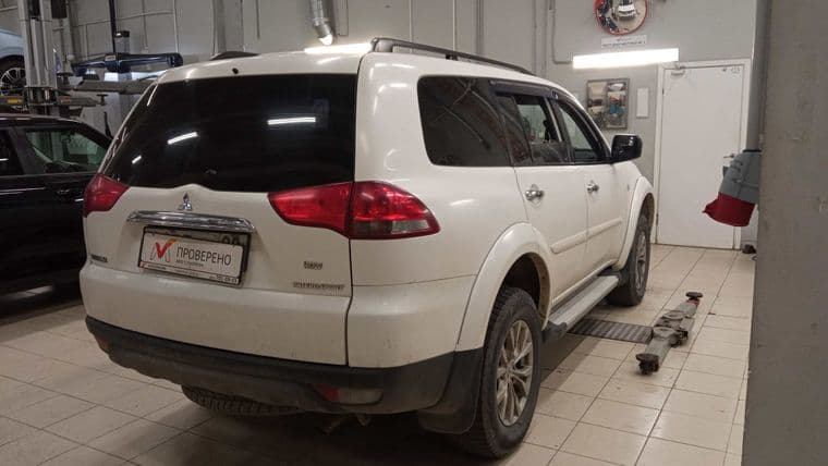 Mitsubishi Pajero Sport, 2013 - вид 2