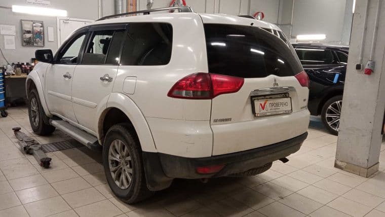 Mitsubishi Pajero Sport, 2013 - вид 3