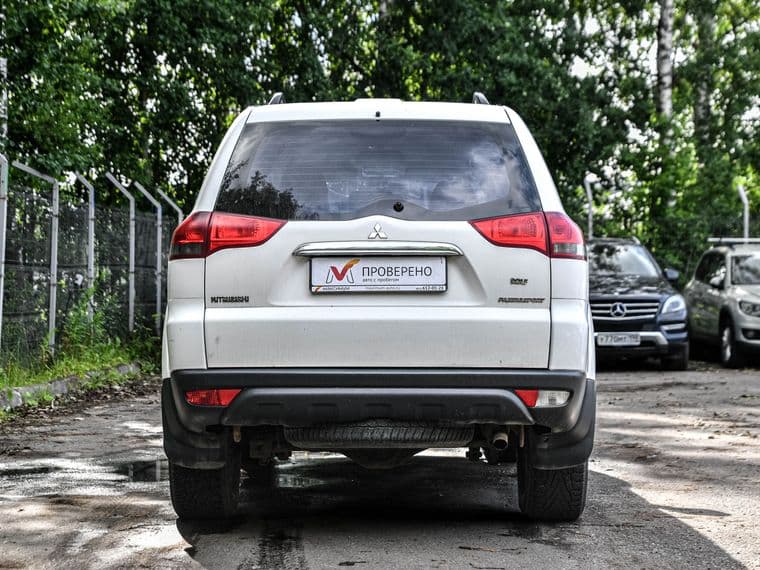 Mitsubishi Pajero Sport, 2013 - вид 3