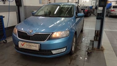 Skoda Rapid 2014 года, 200 000 км - вид 1