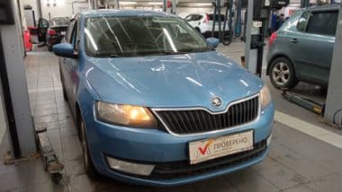 Skoda Rapid 2014 года, 200 000 км - вид 2