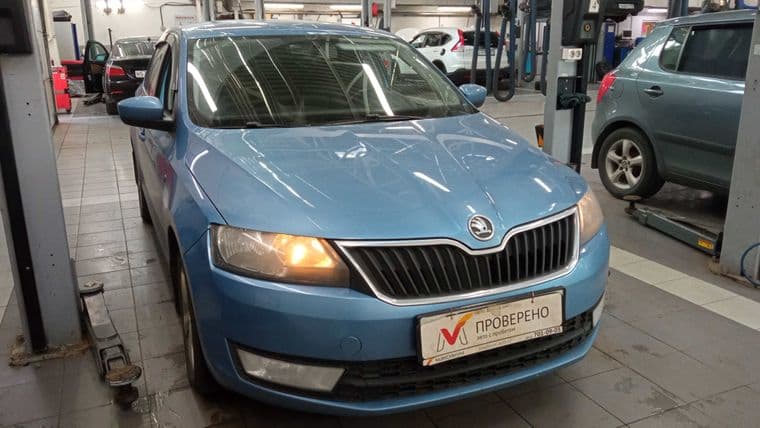 Skoda Rapid 2014 года, 200 000 км - вид 2