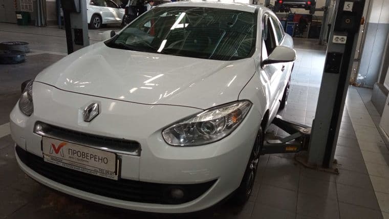 Renault Fluence 2011 года, 243 227 км - вид 1