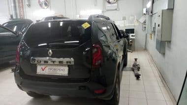 Renault Duster 2015 года, 115 048 км - вид 2