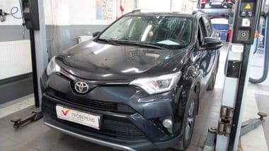 Toyota RAV4 2017 года, 157 000 км - вид 1