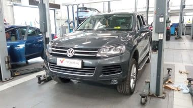 Volkswagen Touareg 2013 года, 209 644 км - вид 1