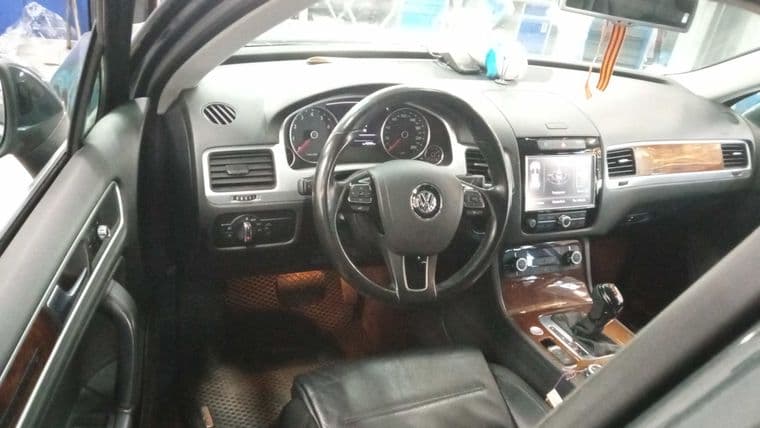 Volkswagen Touareg, 2013 - вид 4