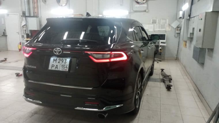 Toyota Harrier 2017 года, 121 233 км - вид 2
