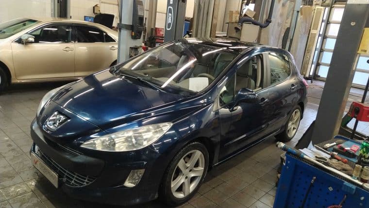 Peugeot 308 2009 года, 144 407 км - вид 1