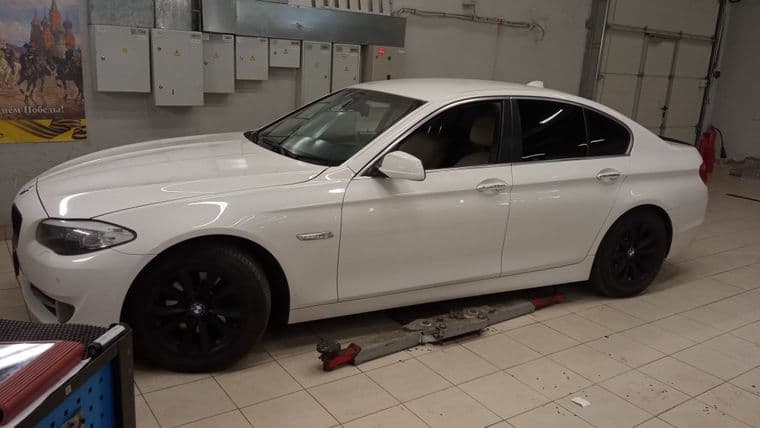BMW 5 серия 2010 года, 150 000 км - вид 1
