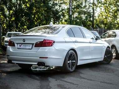 BMW 5 серия 2010 года, 150 000 км - вид 2