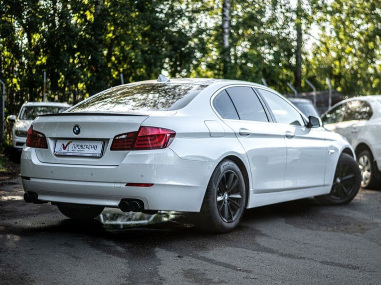 BMW 5 серия 2010 года, 150 000 км - вид 2