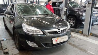 Opel Astra 2011 года, 175 561 км - вид 2
