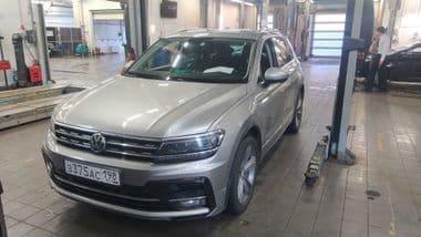Volkswagen Tiguan 2018 года, 144 683 км - вид 1