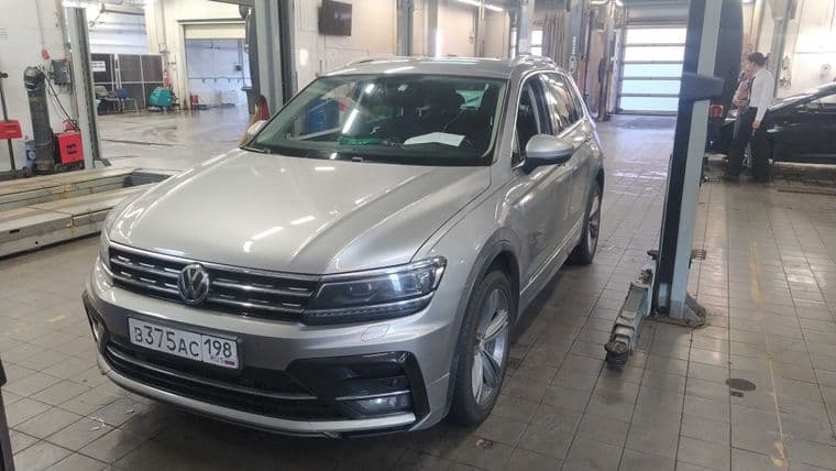 Volkswagen Tiguan 2018 года, 144 683 км - вид 1