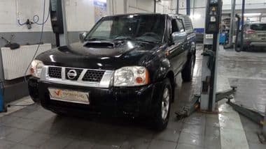 Nissan NP300 2013 года, 250 000 км - вид 1