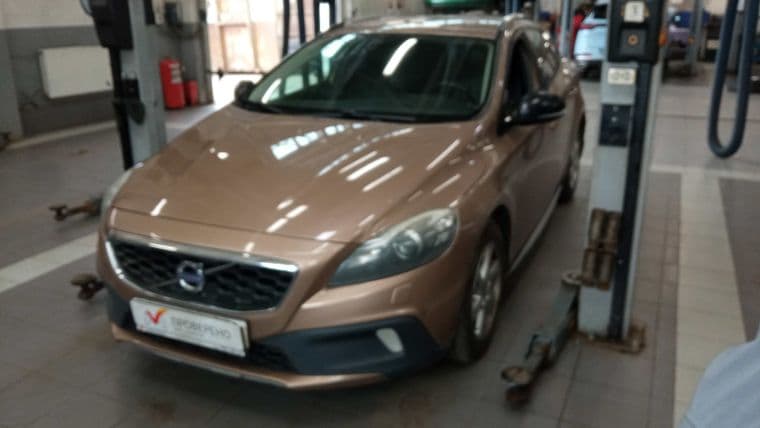 Volvo V40 Cross Country 2013 года, 149 385 км - вид 1