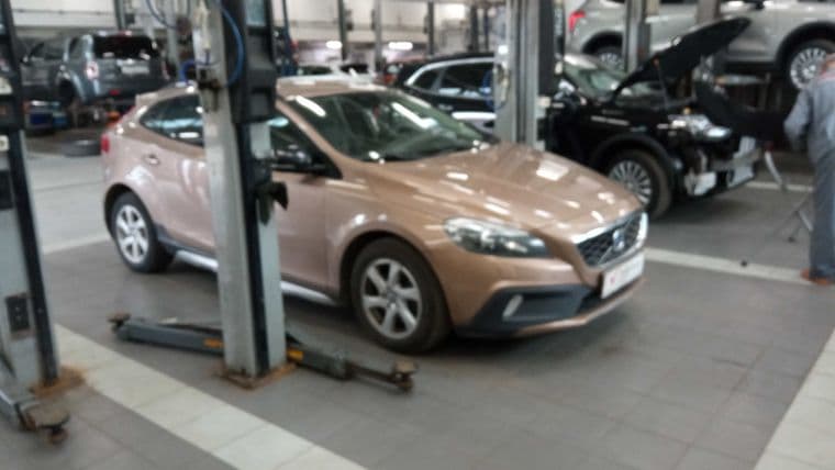 Volvo V40 Cross Country 2013 года, 149 385 км - вид 2