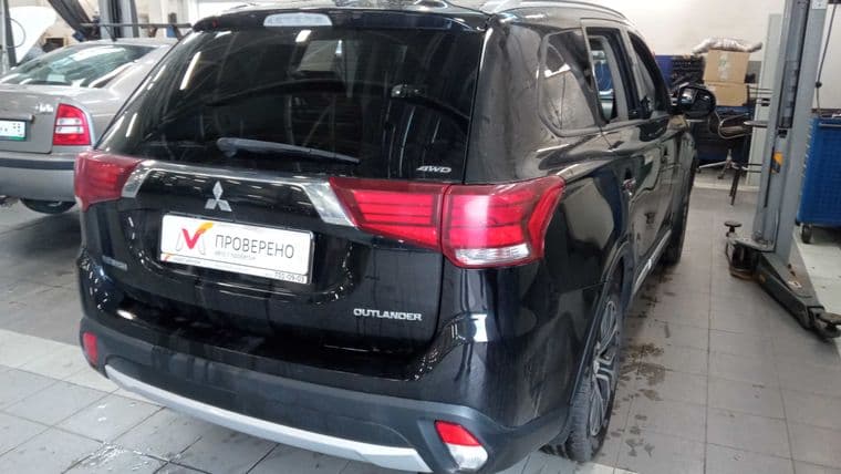Mitsubishi Outlander, 2018 - вид 2