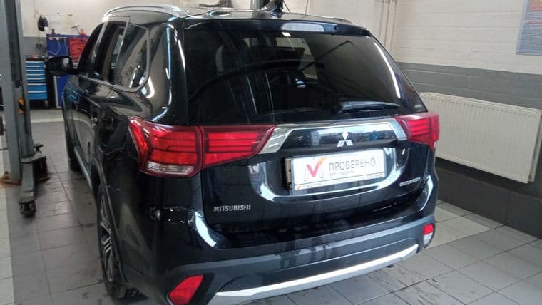 Mitsubishi Outlander, 2018 - вид 3