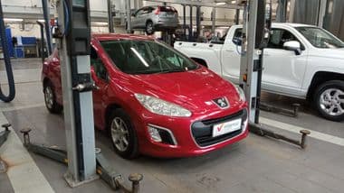 Peugeot 308 2011 года, 95 484 км - вид 2