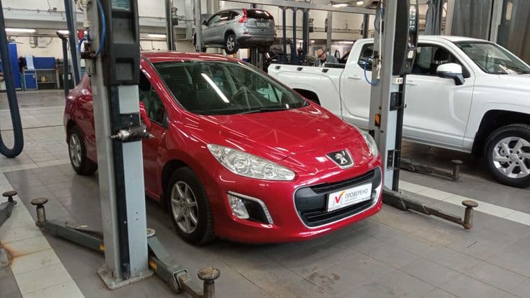Peugeot 308 2011 года, 95 484 км - вид 2