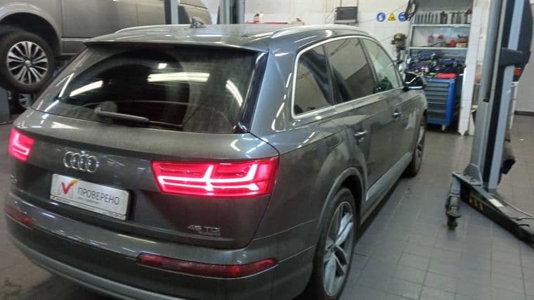 Audi Q7, 2019 - вид 3