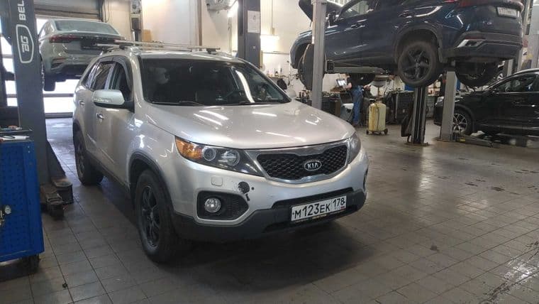 KIA Sorento 2011 года, 265 504 км - вид 2