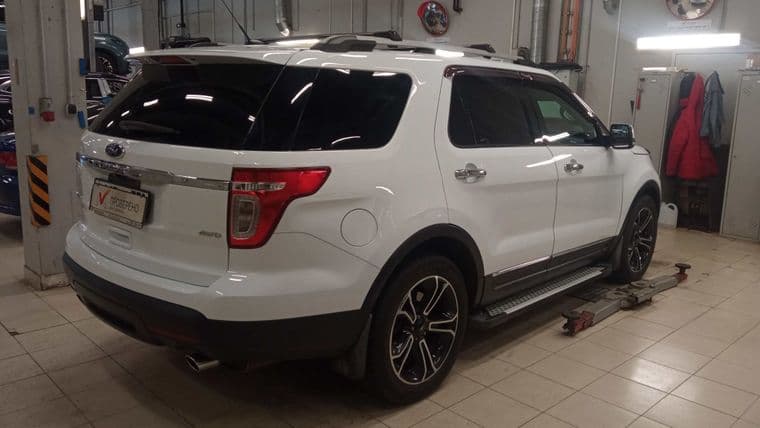 Ford Explorer 2013 года, 193 764 км - вид 2