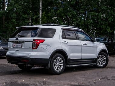 Ford Explorer 2013 года, 193 764 км - вид 2