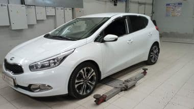 KIA Ceed 2014 года, 161 236 км - вид 1