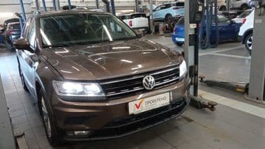 Volkswagen Tiguan 2020 года, 72 130 км - вид 2