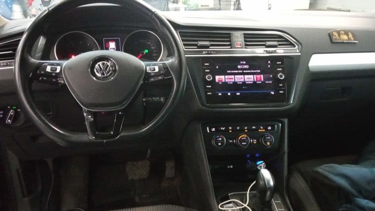 Volkswagen Tiguan, 2020 - вид 4