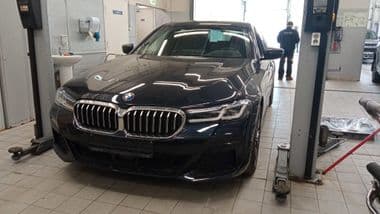 BMW 5 Серия 2022 года, 14 975 км - вид 1