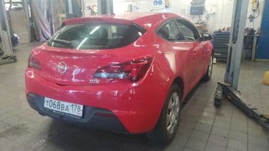 Opel Astra GTC 2012 года, 134 876 км - вид 2