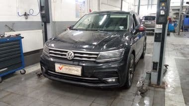 Volkswagen Tiguan 2018 года, 132 506 км - вид 1