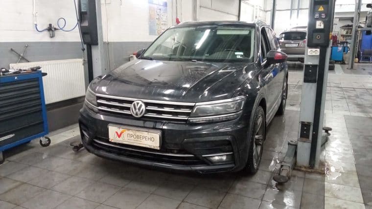 Volkswagen Tiguan 2018 года, 132 506 км - вид 1