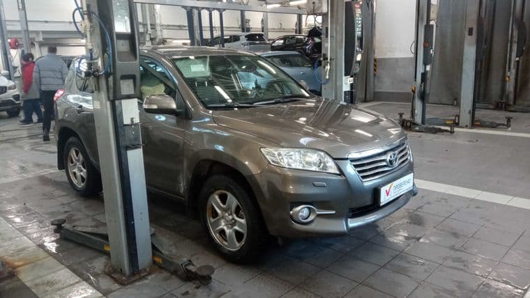 Toyota RAV4 2011 года, 134 110 км - вид 2