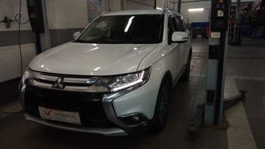 Mitsubishi Outlander 2018 года, 247 564 км - вид 1